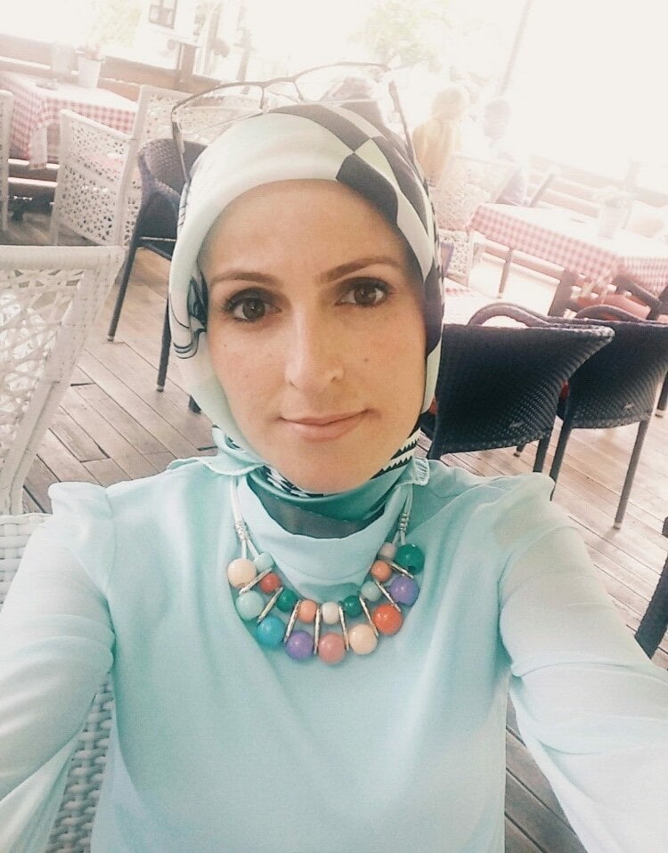 Türbanlı Emine